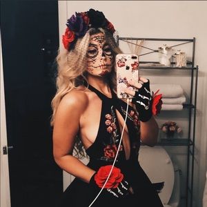 Small Floral Appliquรฉ Bodysuit roses black red